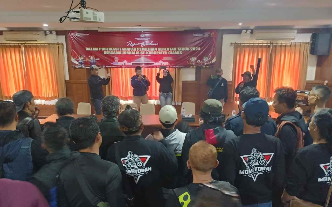 KPU Ciamis dan Awak Media Momotoran ke MiniRanch Sukamantri